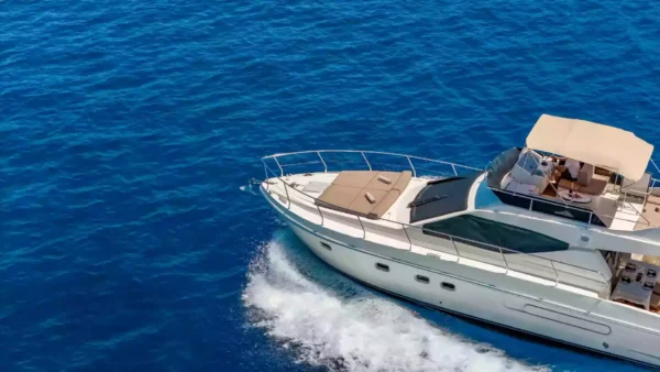 BEST TIME TO RENT A MOTOR YACHT IN BODRUM – Luxury motor yacht cruising through the crystal-clear waters of Bodrum, showcasing the ideal season for a premium yacht charter experience along the Turkish Riviera.