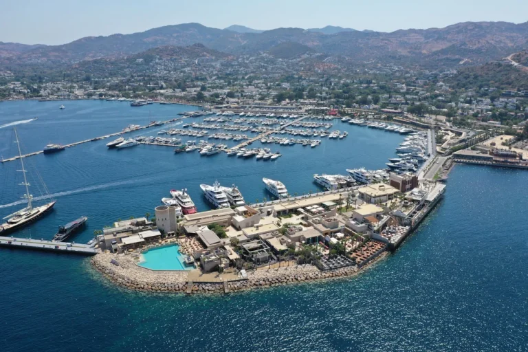 DİDİM'DEN YALIKAVAK MARİNA'YA TEKNEYLE ULAŞIM – Didim’den Yalıkavak Marina’ya özel sürat teknesi ile hızlı ve konforlu deniz transferi. +90 552 532 4848